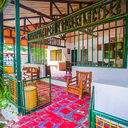 Oyo 875 Madhavi Beach Resort Balibago Экстерьер фото