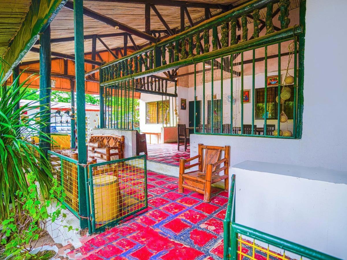 Oyo 875 Madhavi Beach Resort Balibago Экстерьер фото