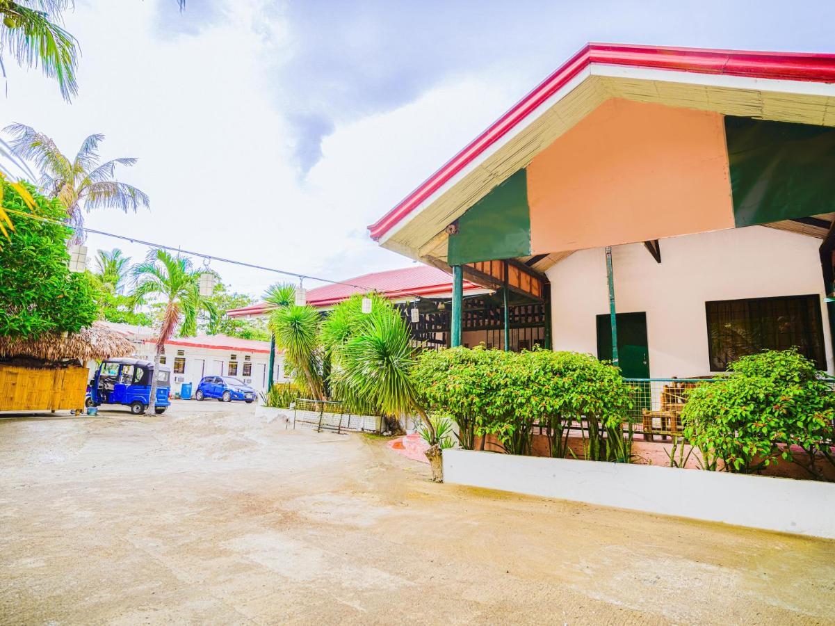 Oyo 875 Madhavi Beach Resort Balibago Экстерьер фото