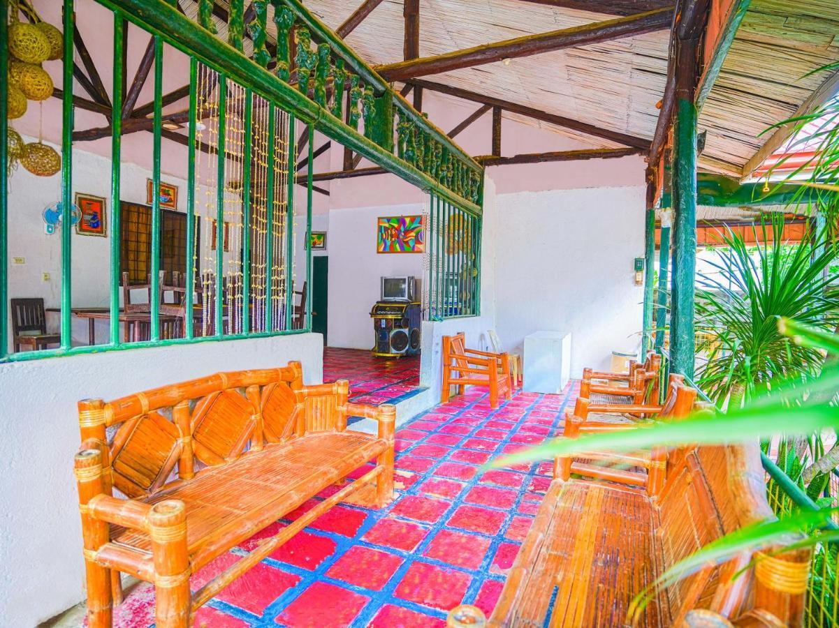 Oyo 875 Madhavi Beach Resort Balibago Экстерьер фото