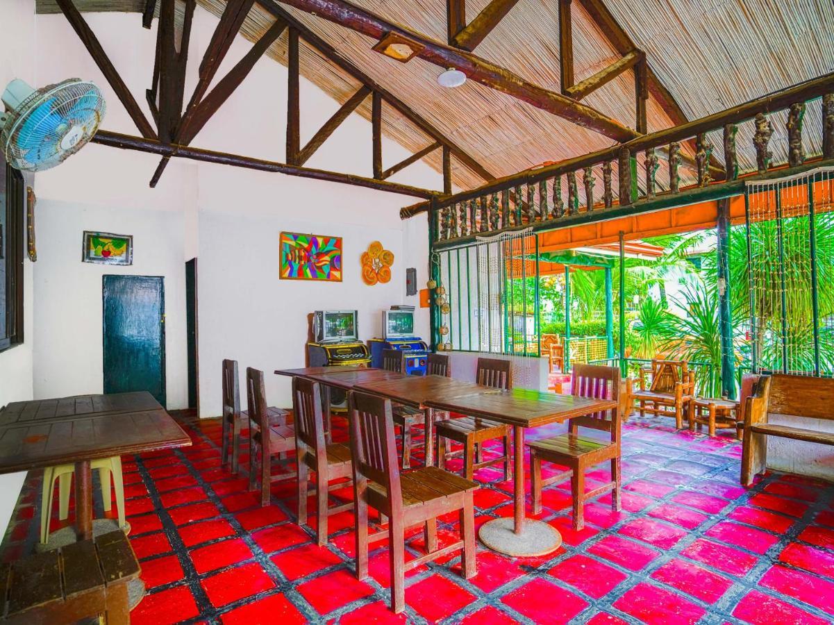 Oyo 875 Madhavi Beach Resort Balibago Экстерьер фото