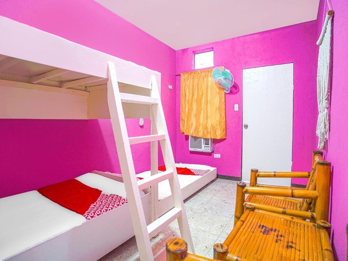 Oyo 875 Madhavi Beach Resort Balibago Экстерьер фото